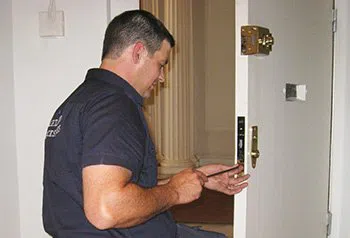 Logan Locksmith Shop Chicago, IL 312-288-7667 - Expert-20Locksmith
